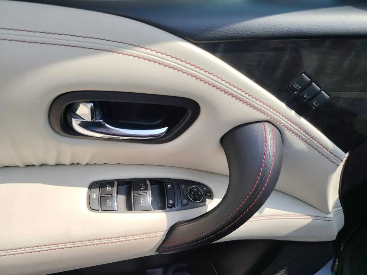 Car image 40