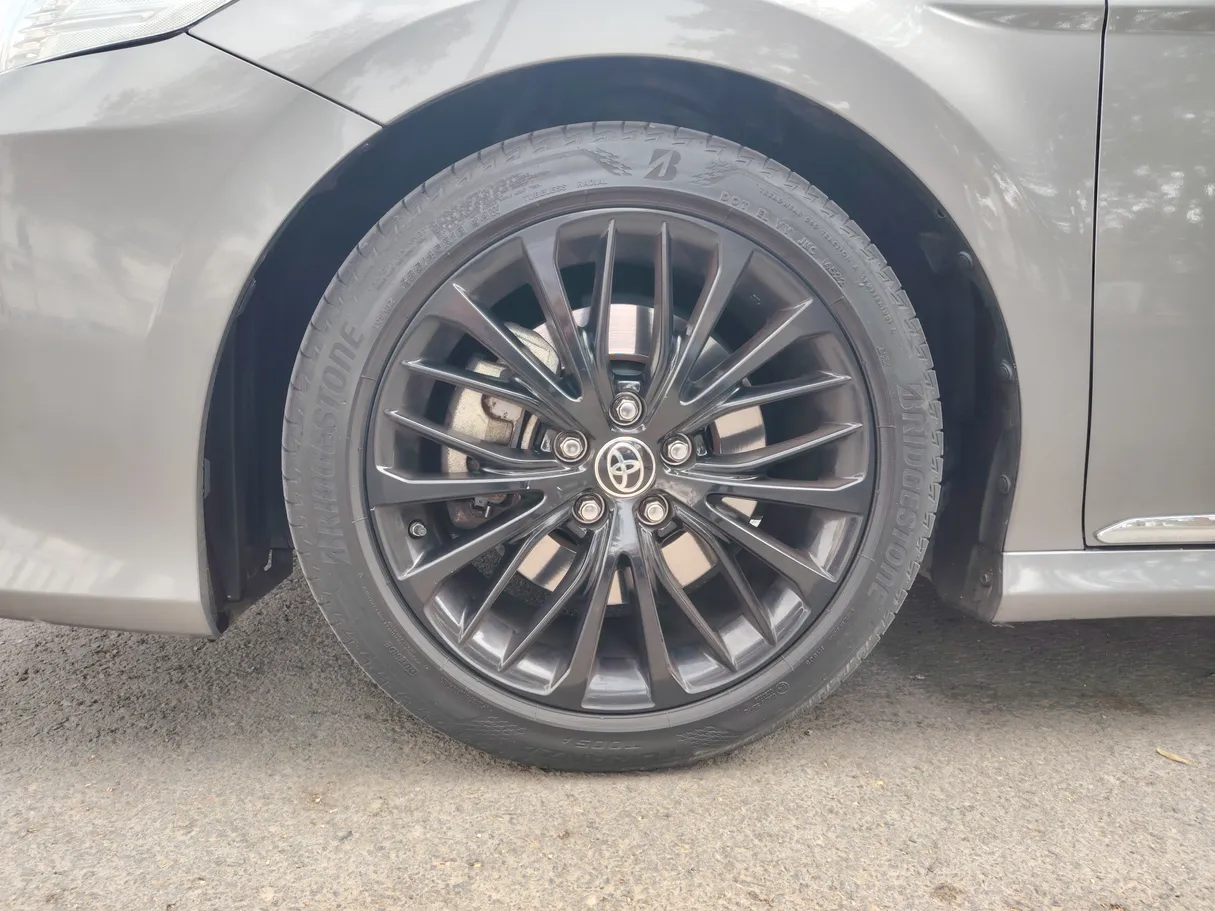 Car image 9