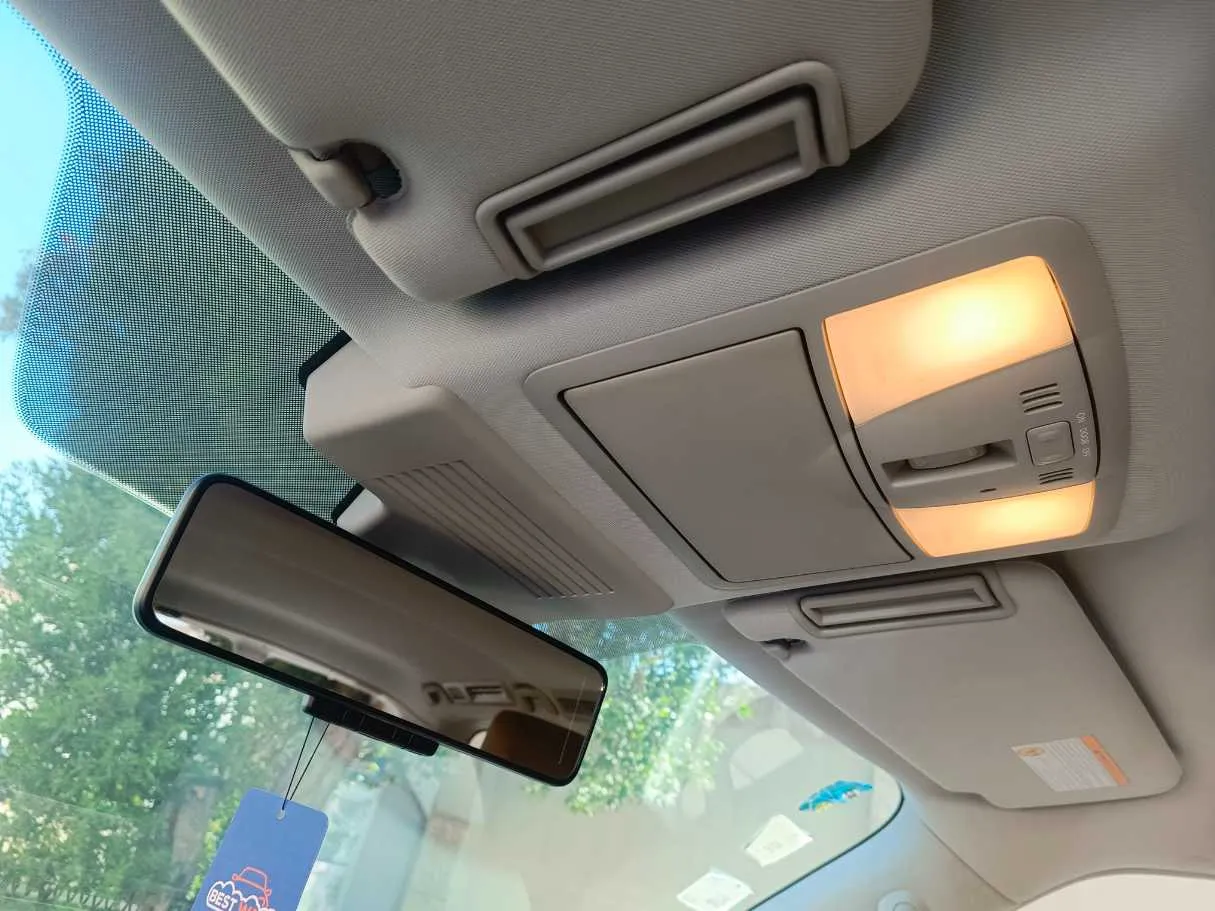 Car image 33