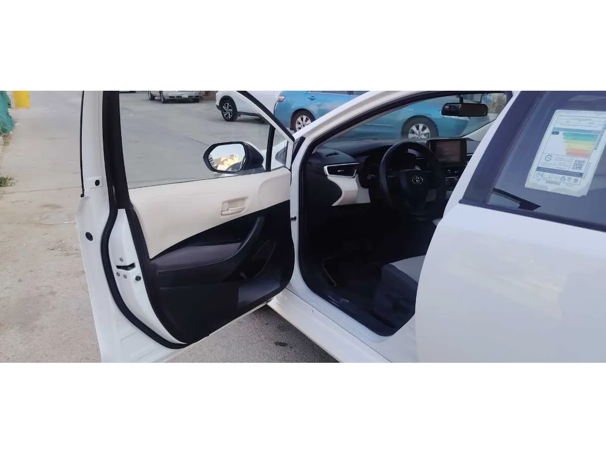 Car image 11