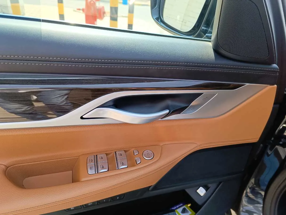 Car image 32