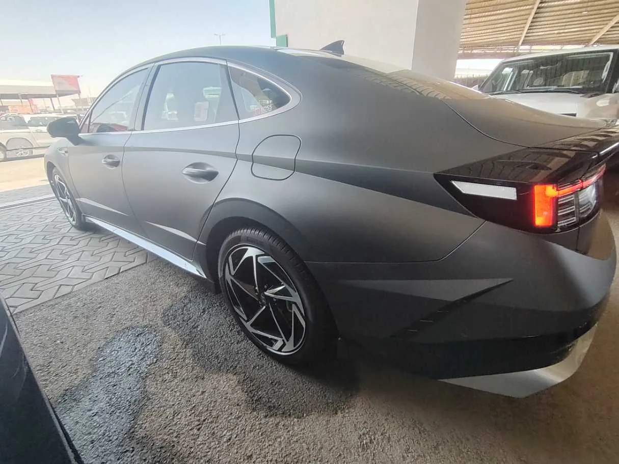 Car image 7