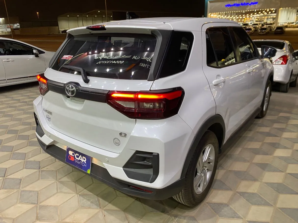 Car image 4