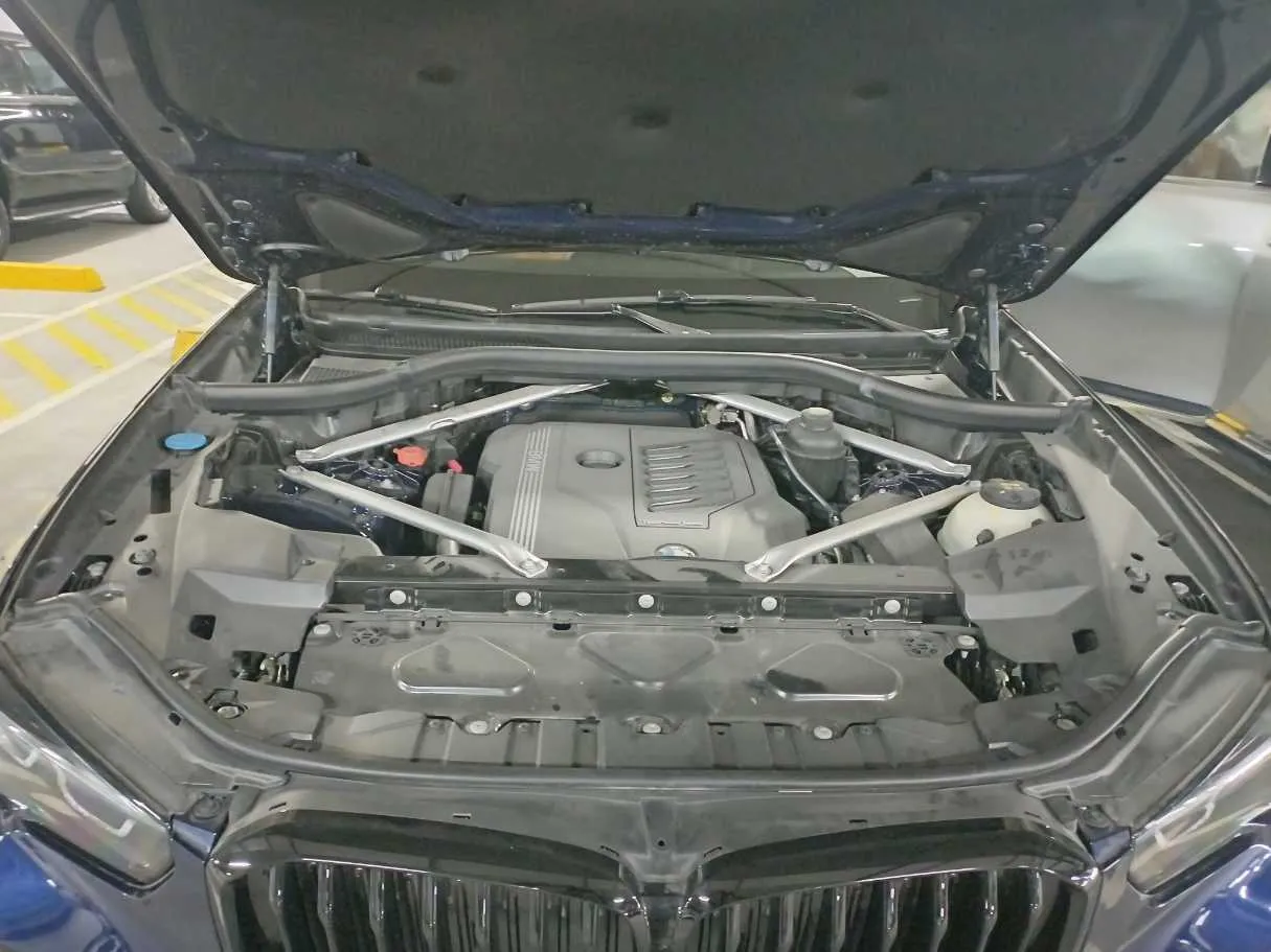 Car image 24