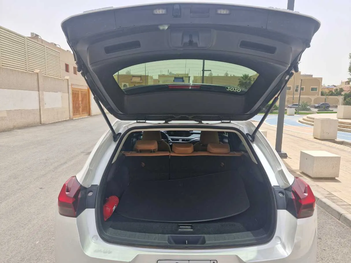 Car image 20