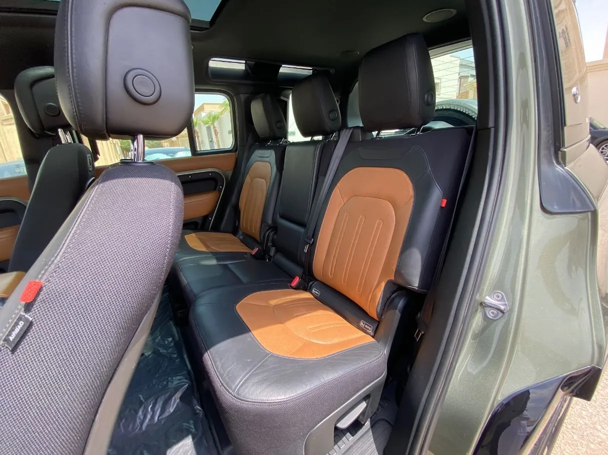 Car image 13