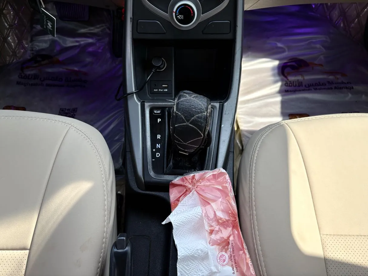 Car image 19