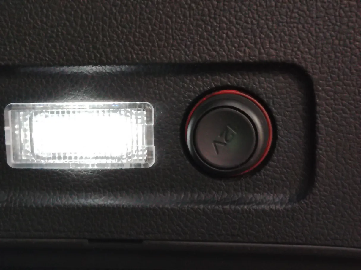 Car image 32