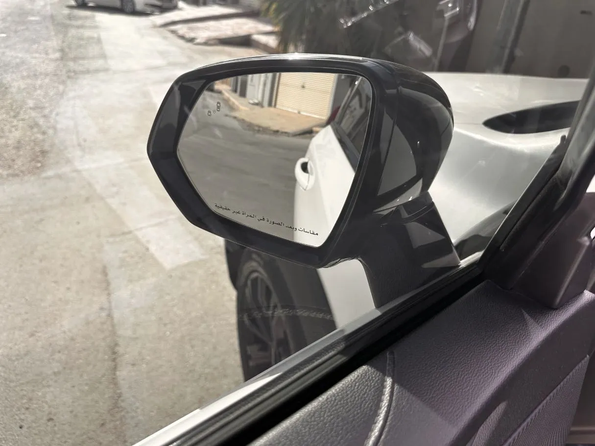 Car image 24
