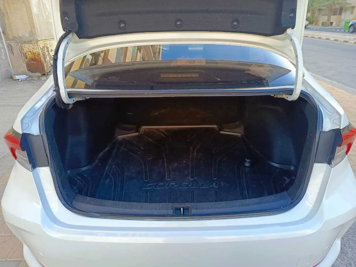 Car image 25