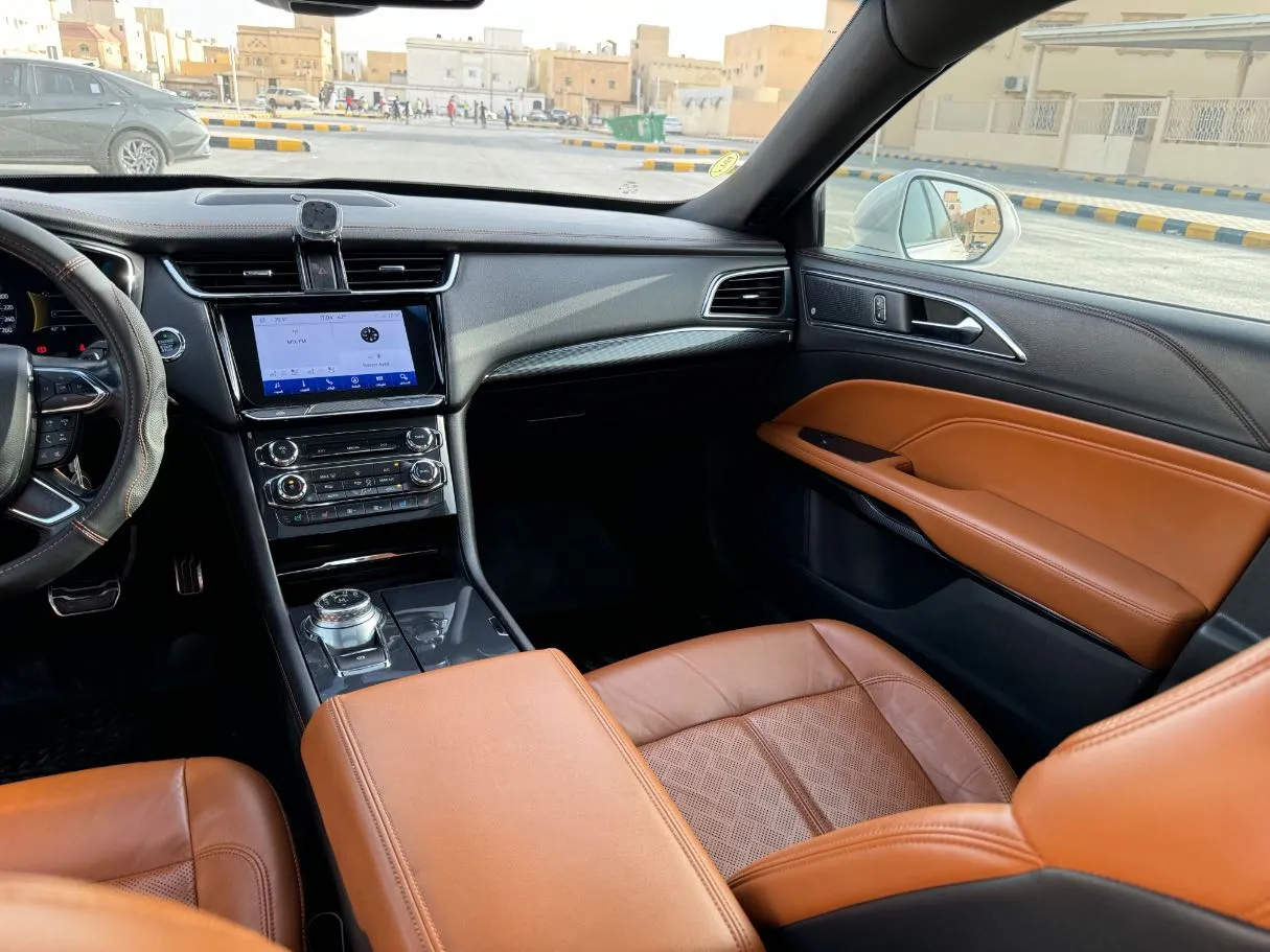 Car image 17