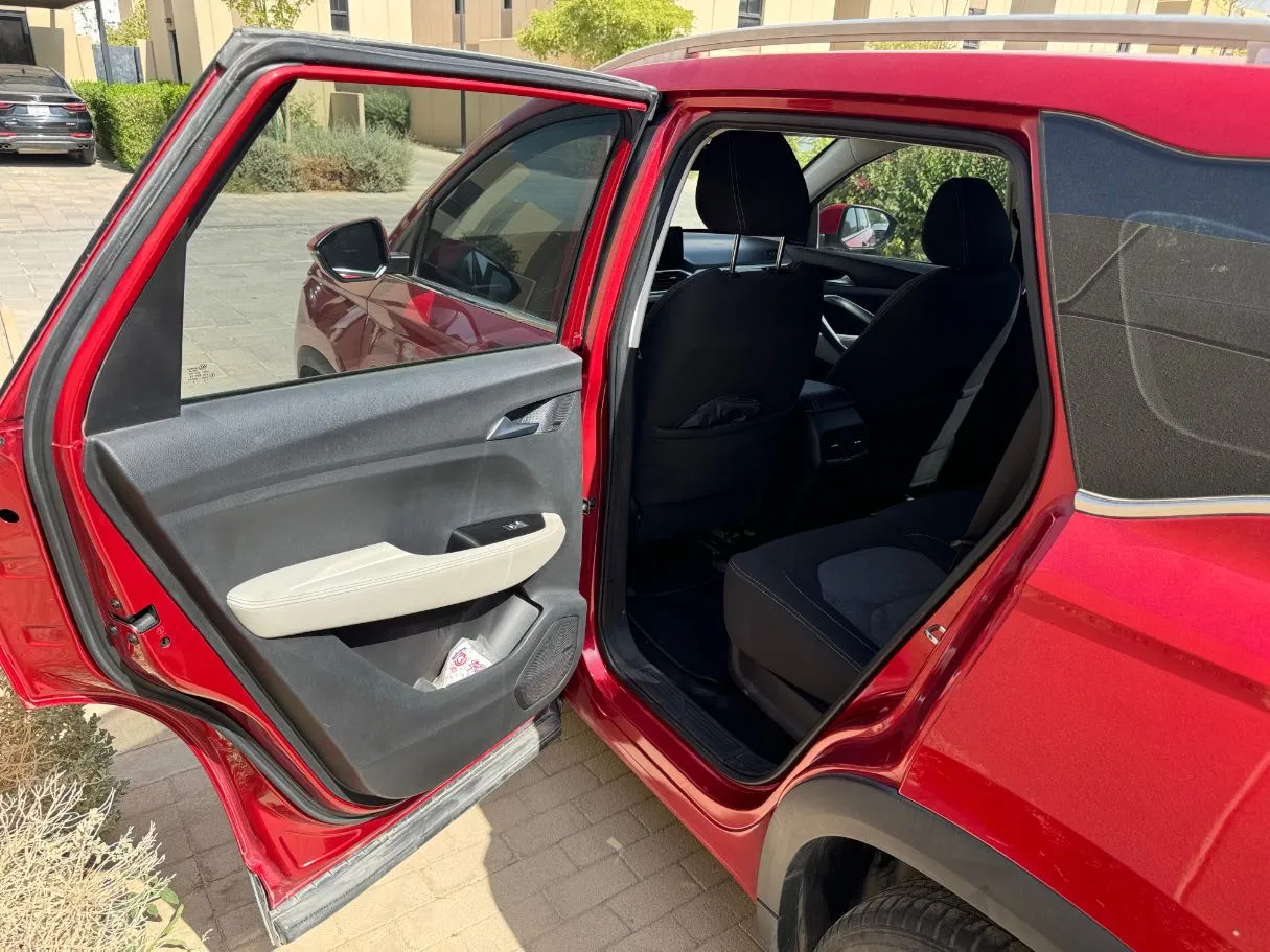 Car image 12