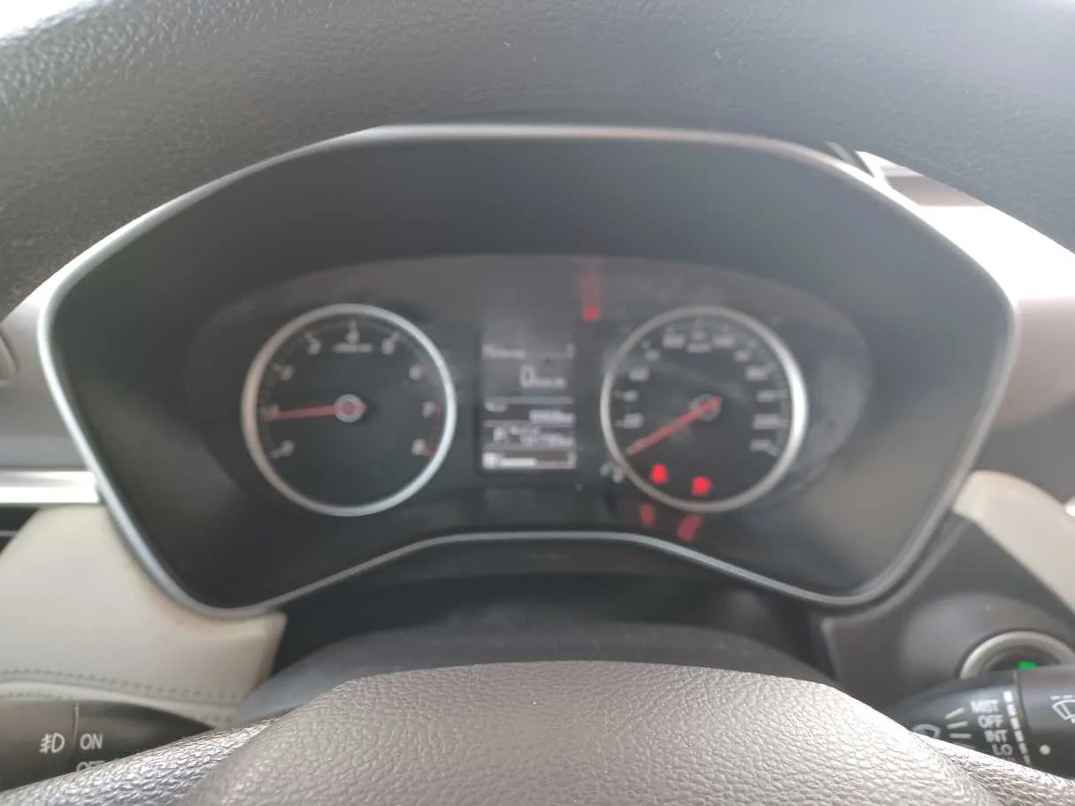 Car image 19