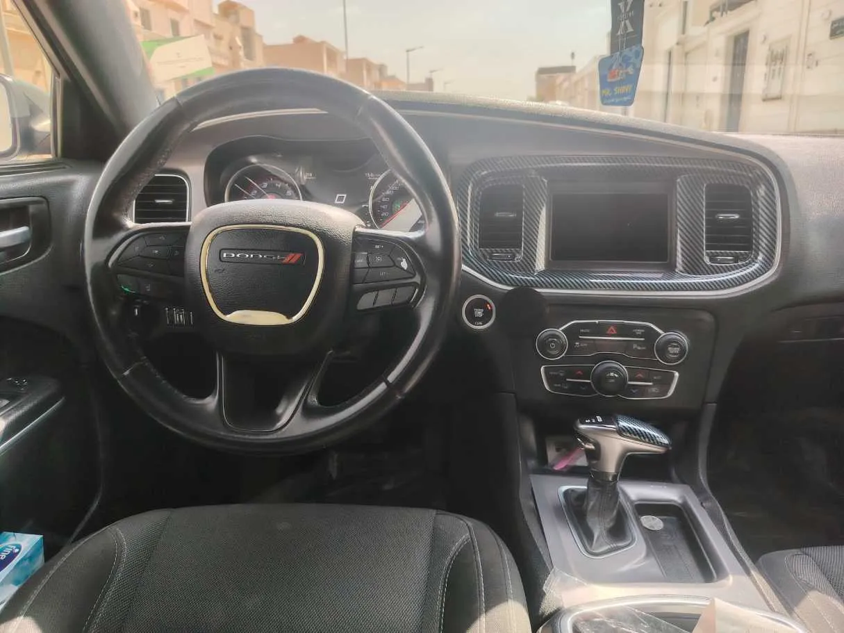 Car image 18