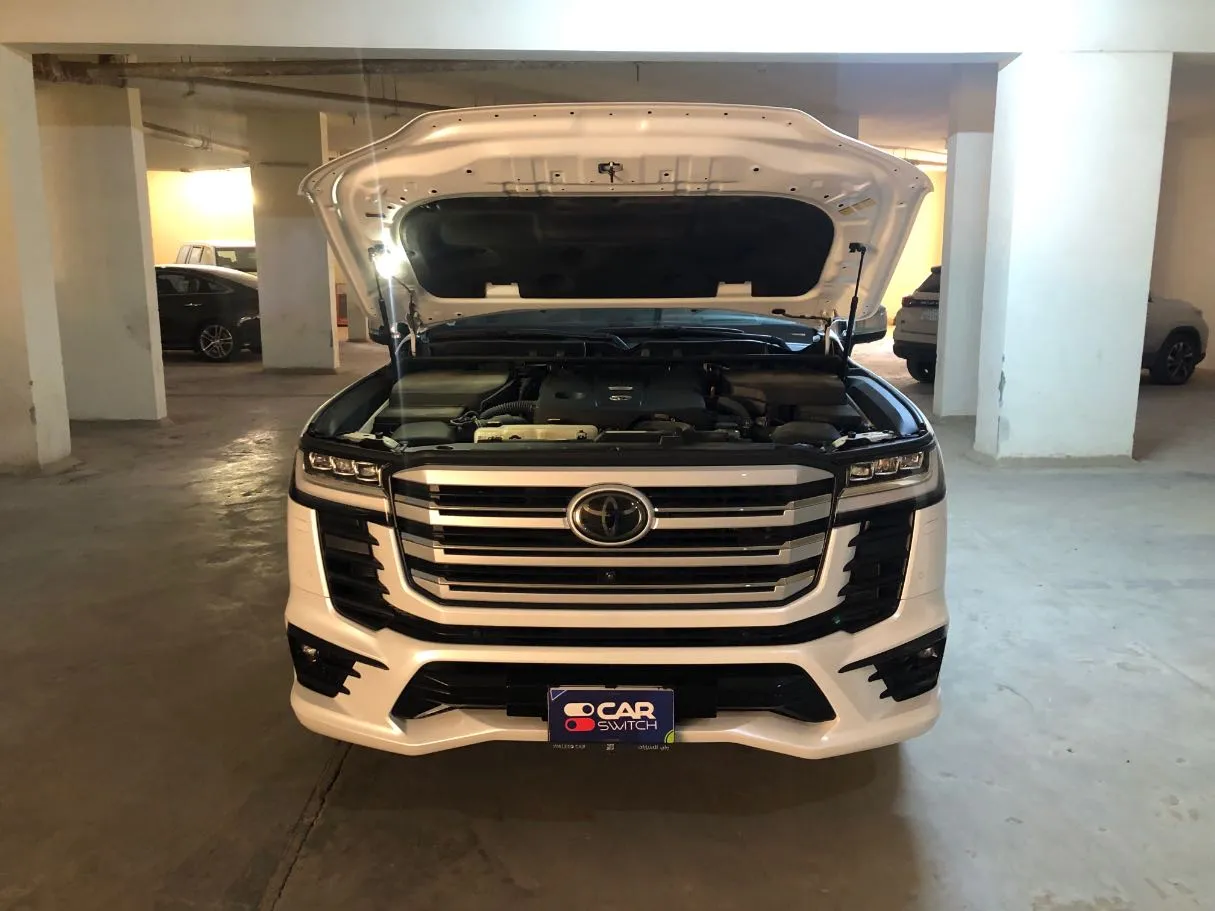 Car image 24