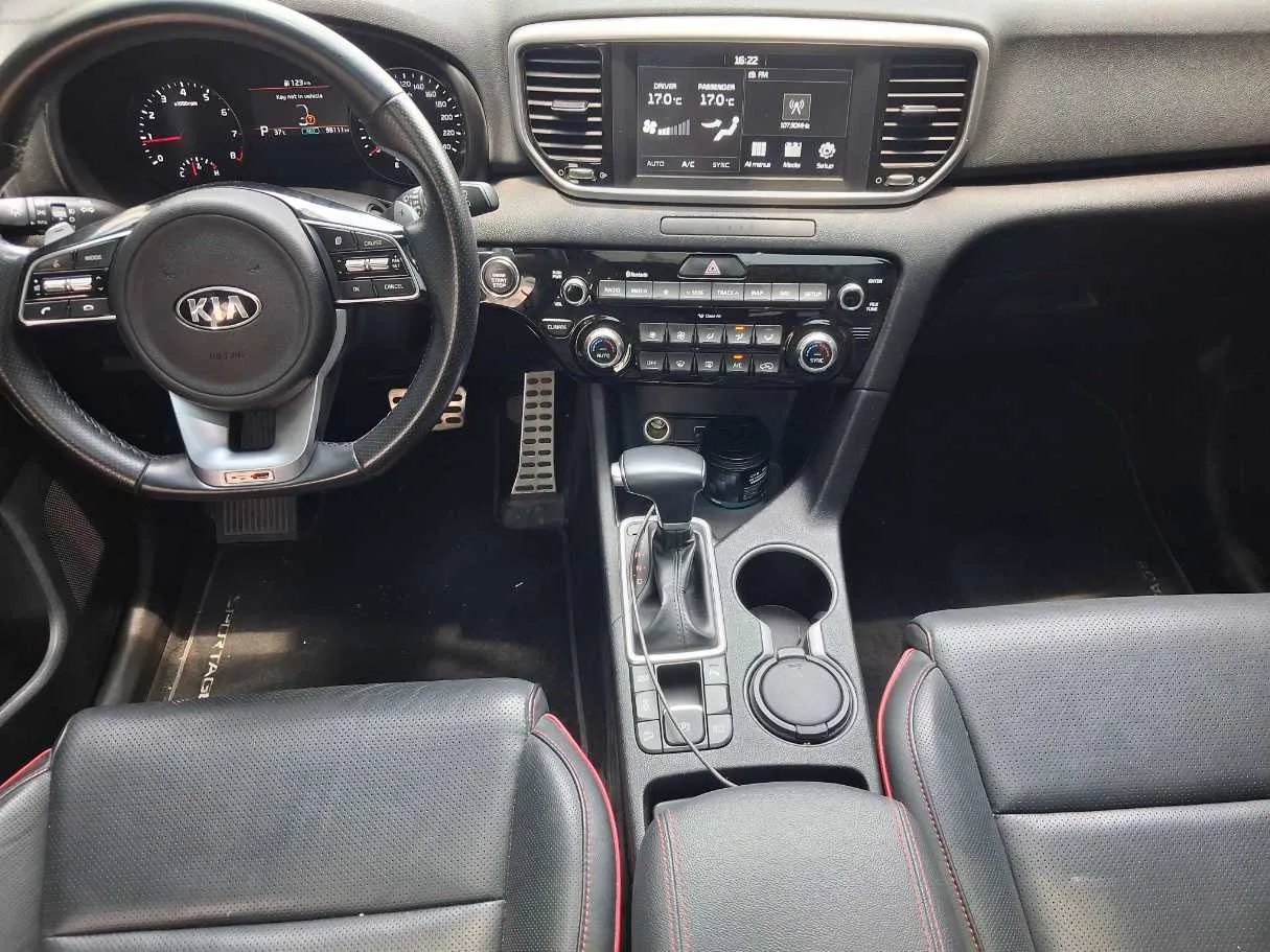 Car image 16