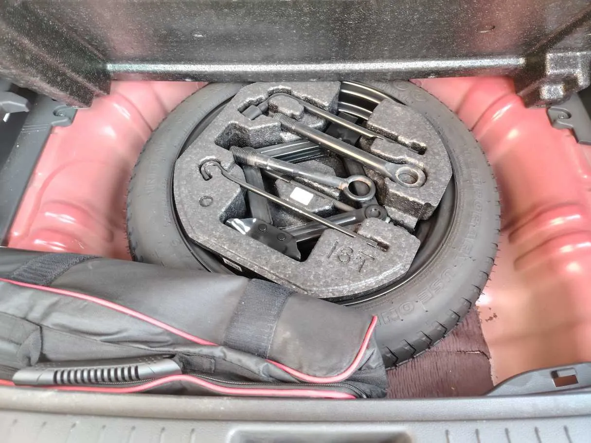 Car image 29