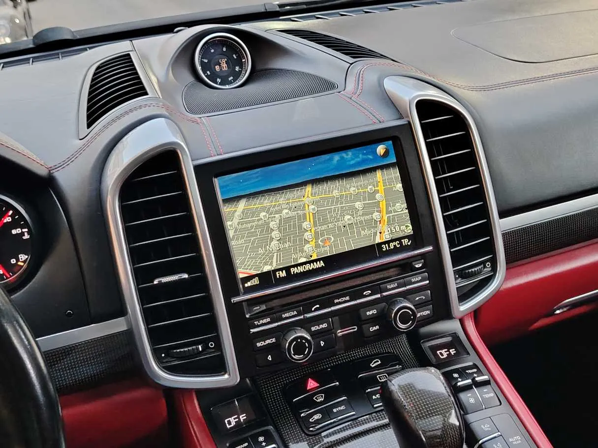 Car image 26