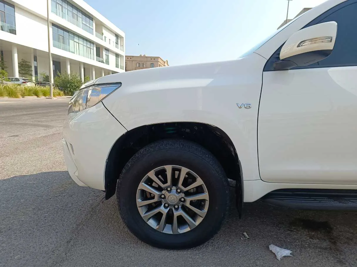 Car image 9