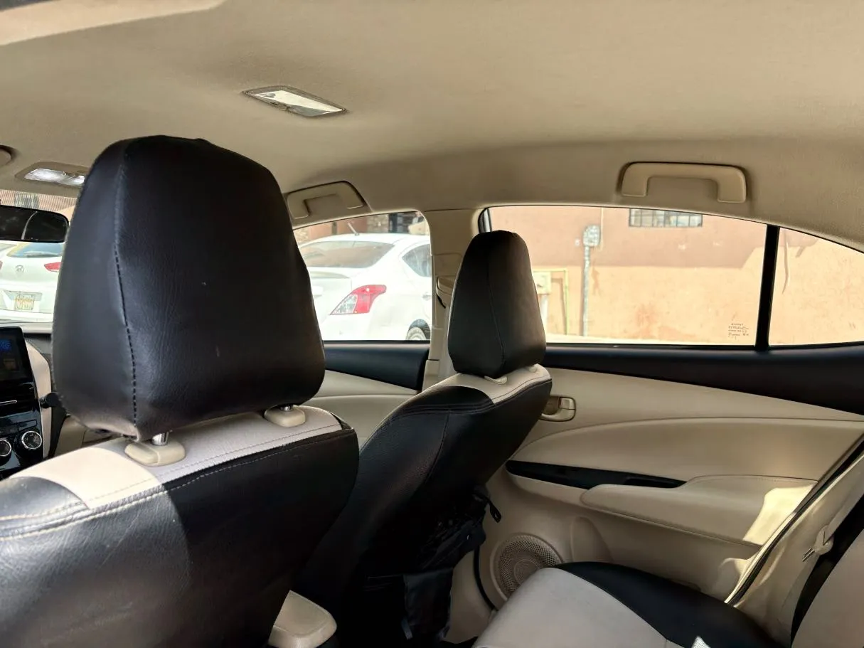 Car image 17