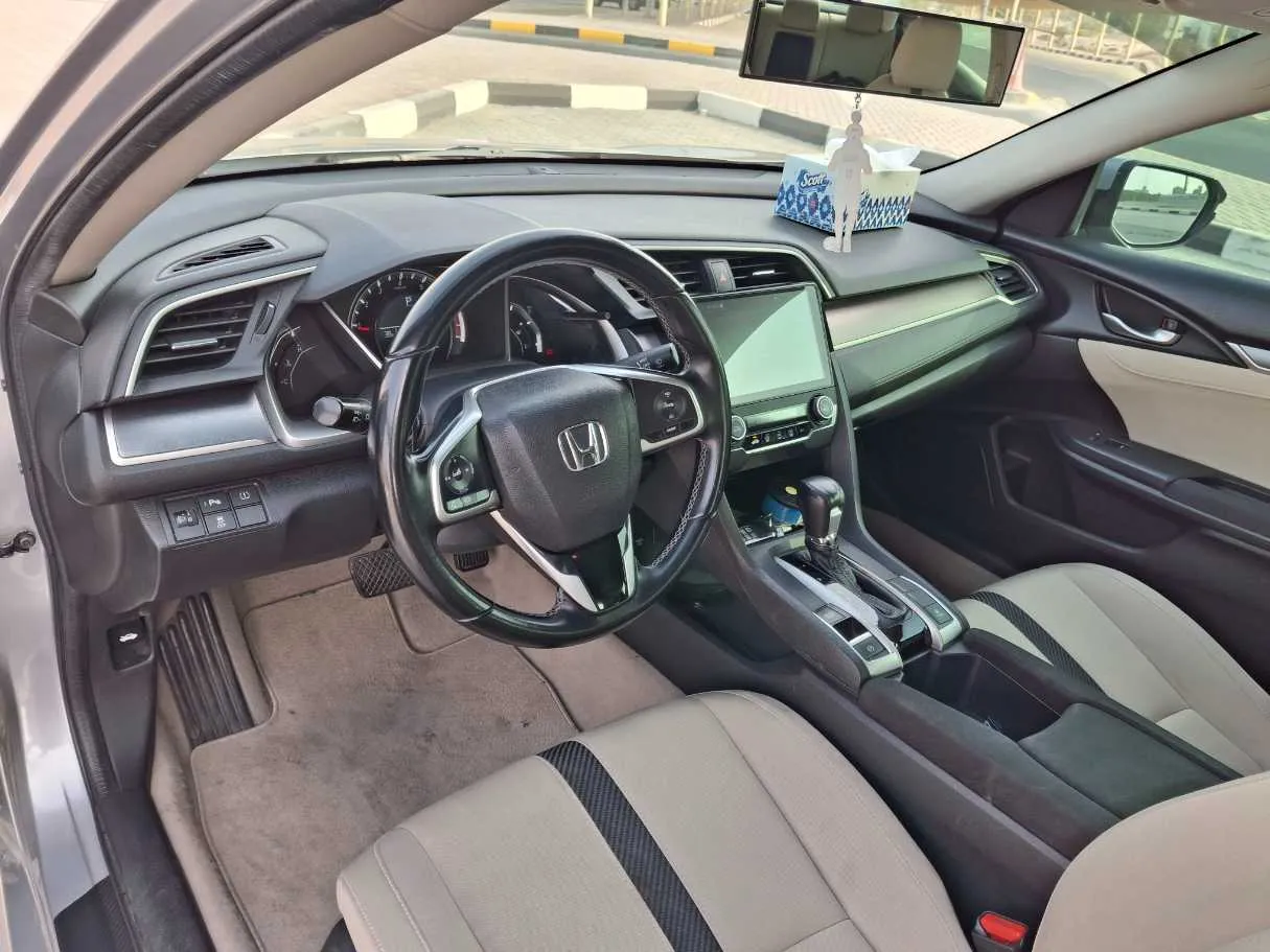 Car image 11