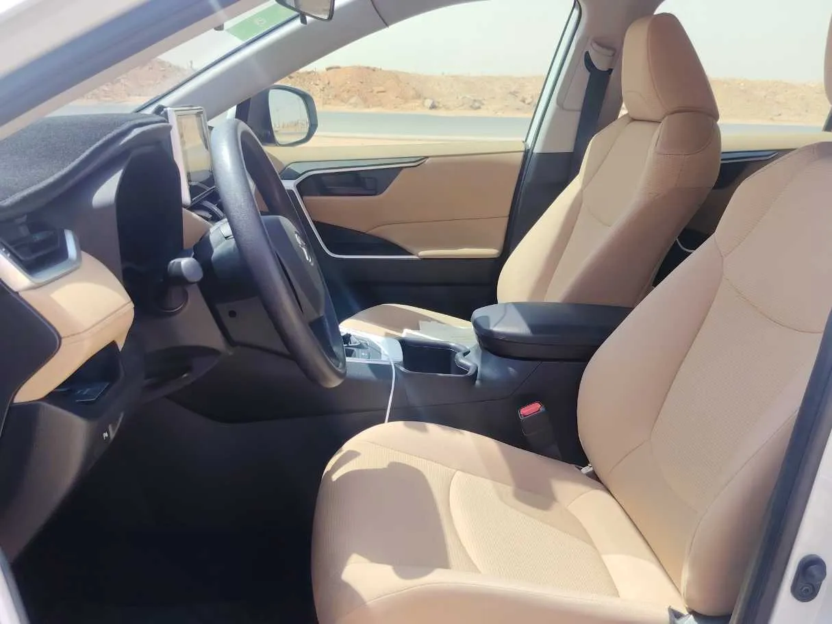 Car image 12