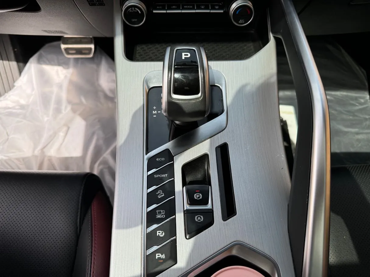 Car image 18