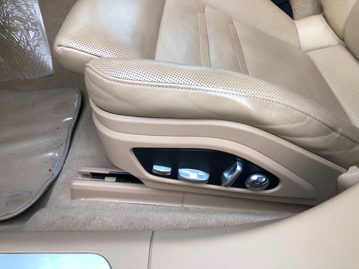 Car image 23