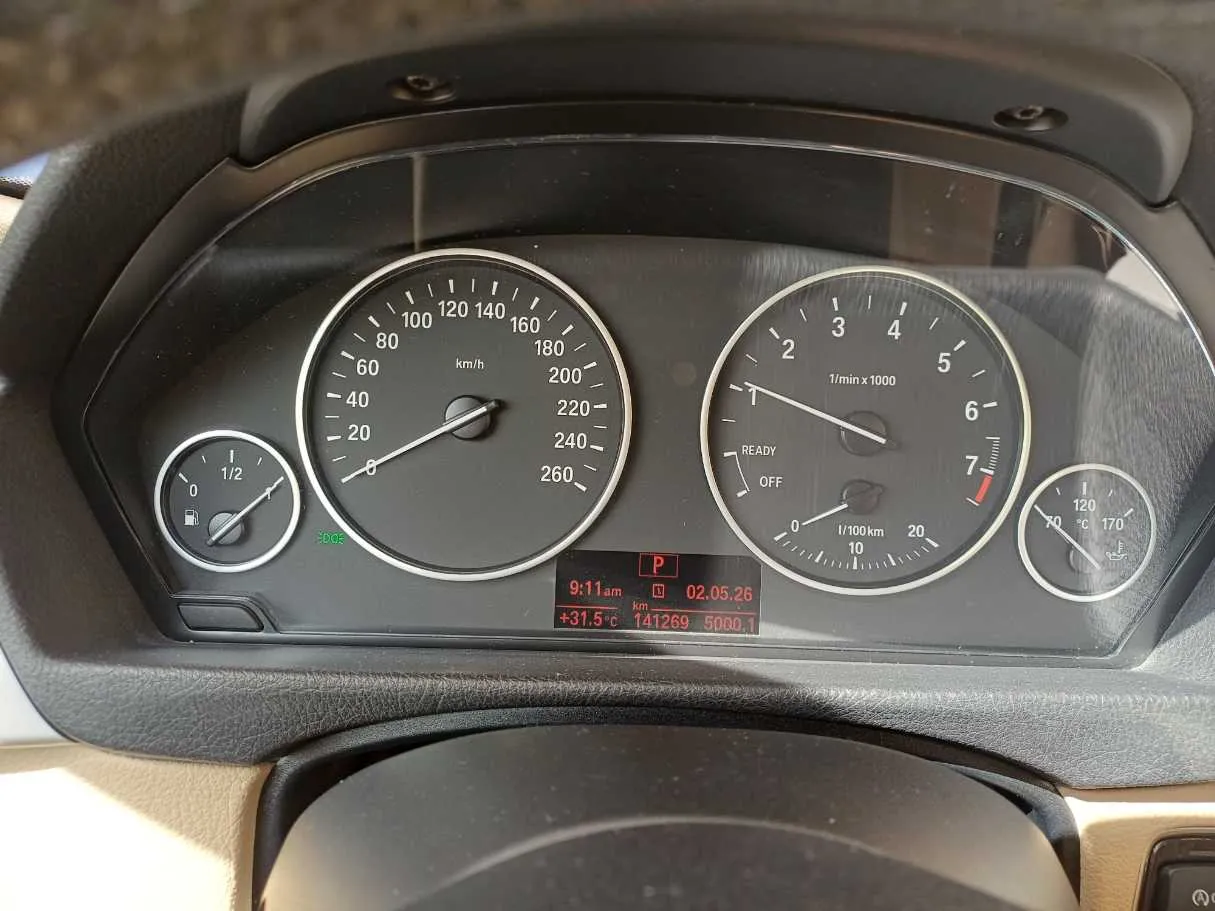Car image 19