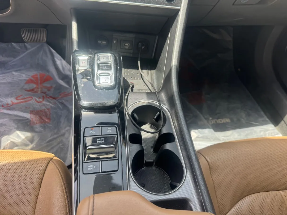 Car image 15