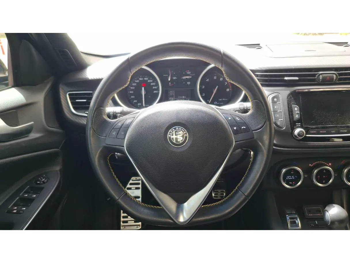 Car image 17