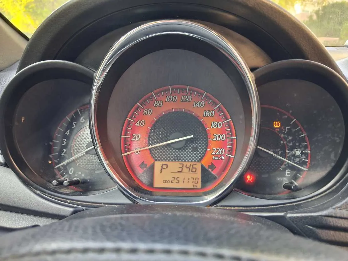 Car image 19