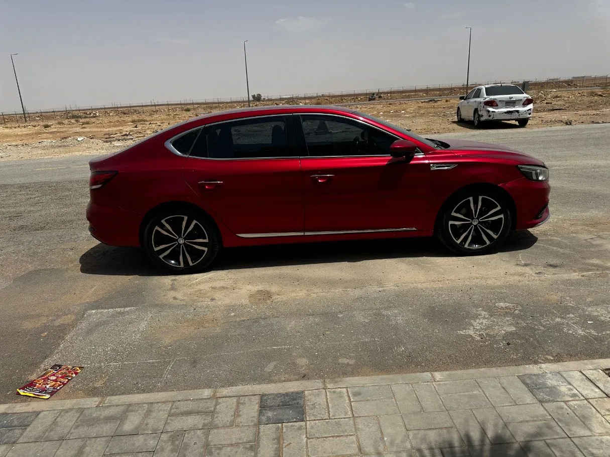 Car image 4
