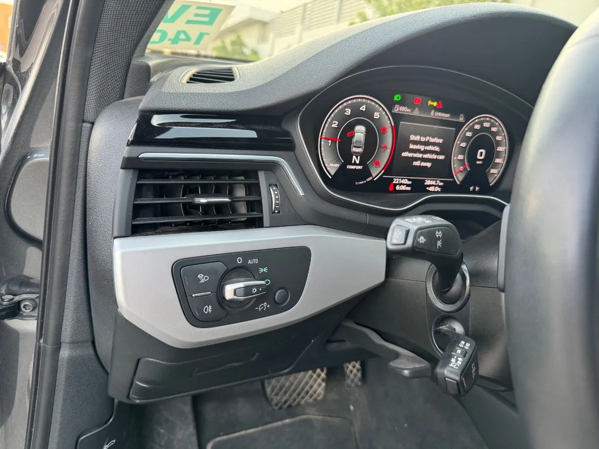 Car image 25