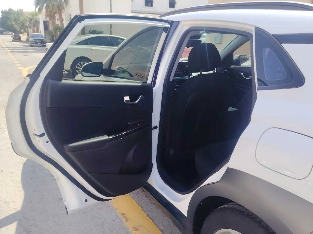 Car image 13