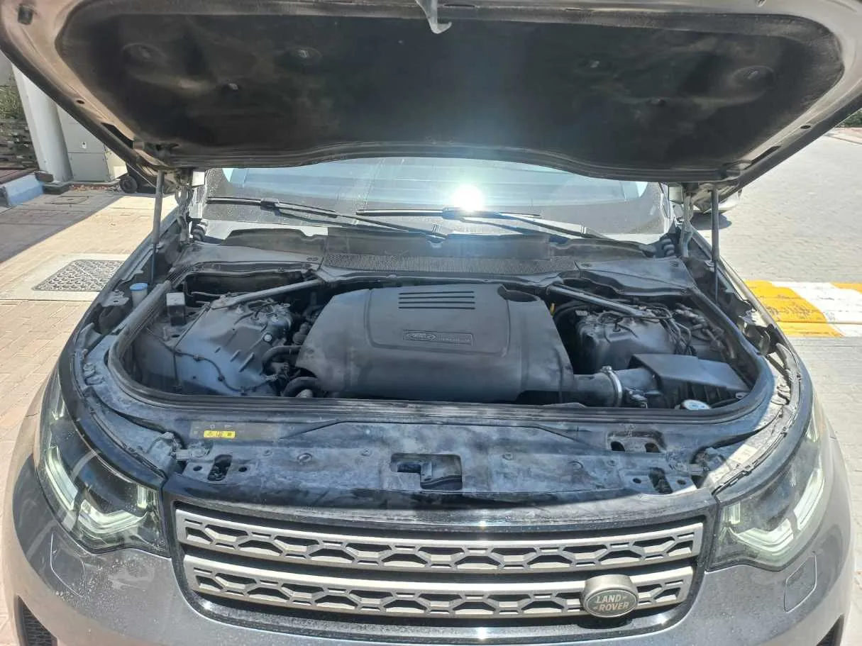 Car image 14