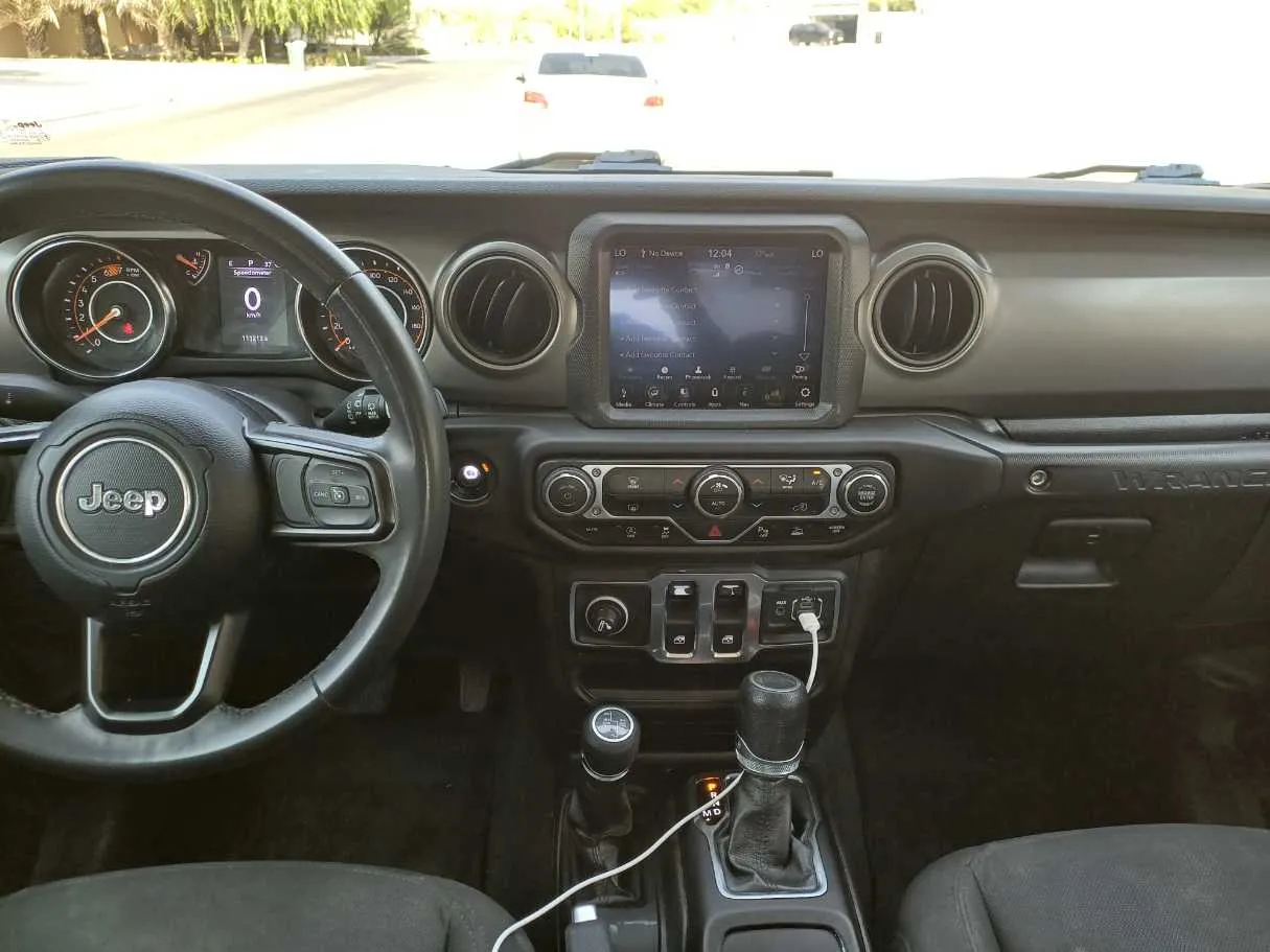 Car image 16