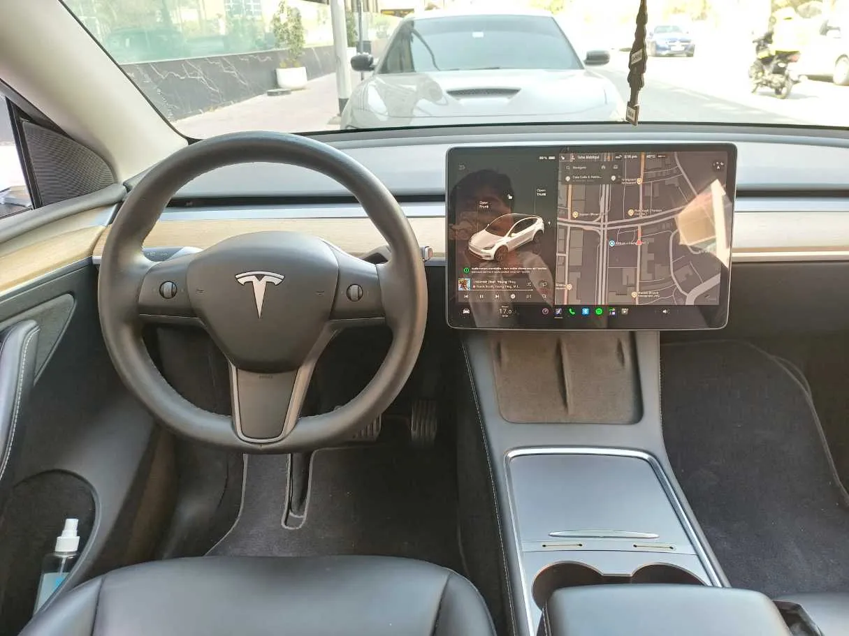 Car image 17