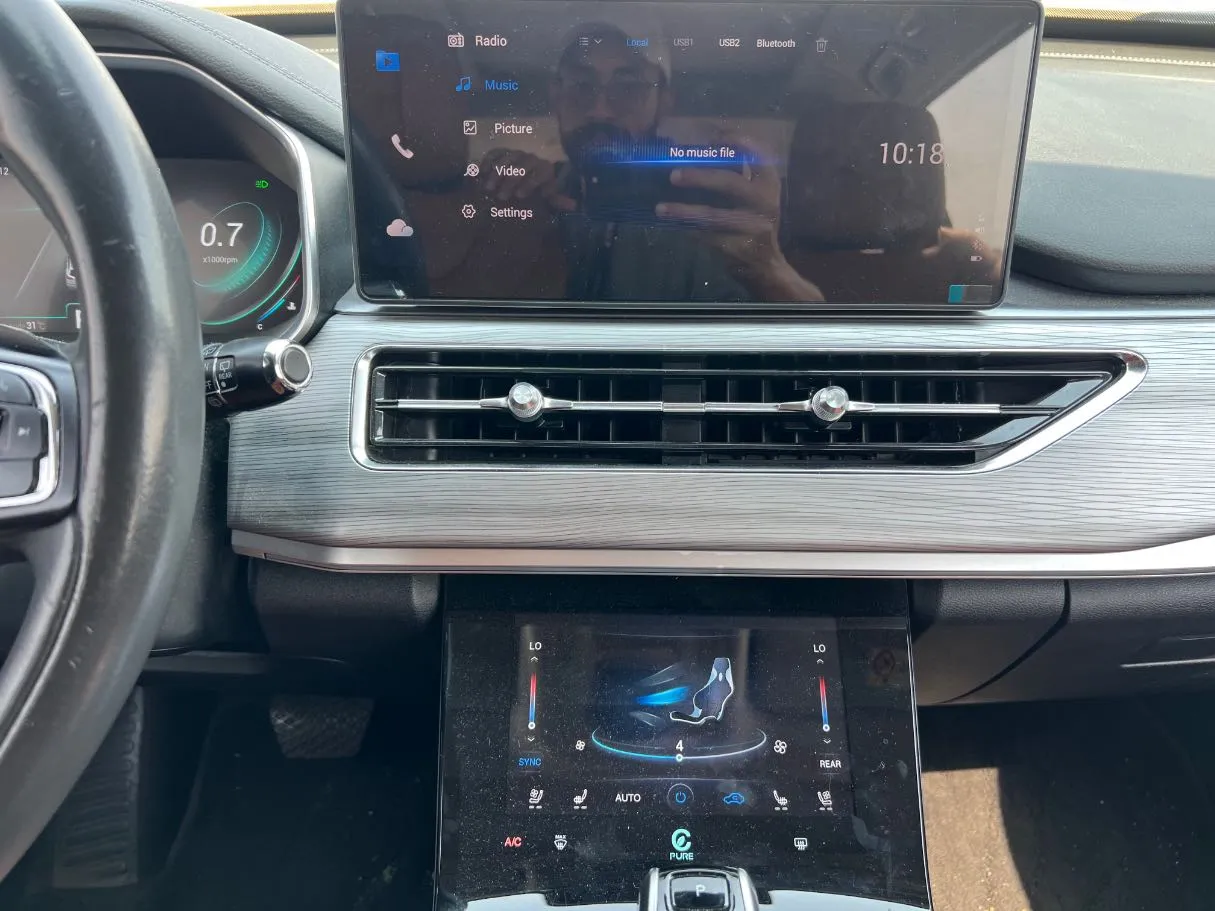 Car image 18