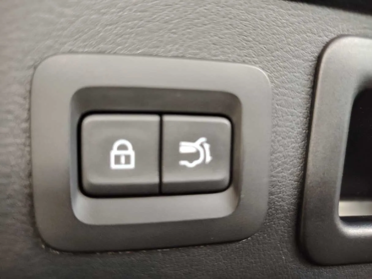 Car image 32