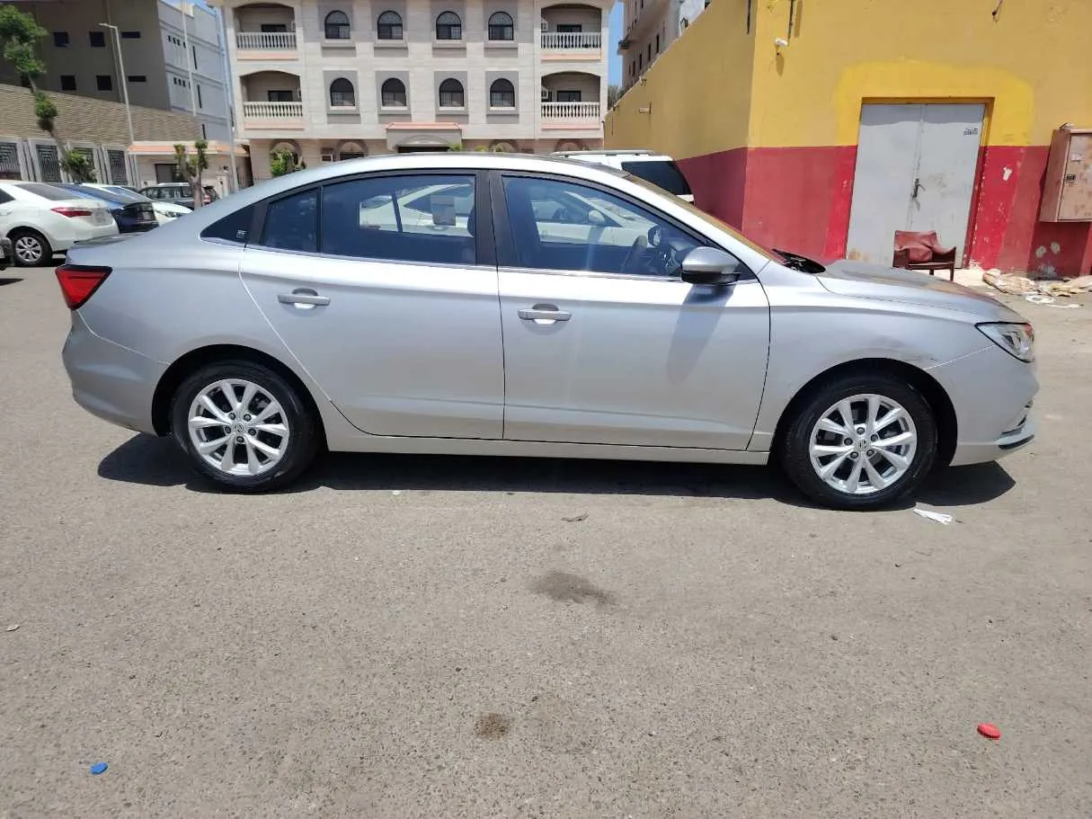 Car image 4