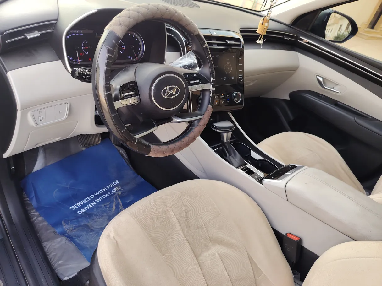 Car image 13