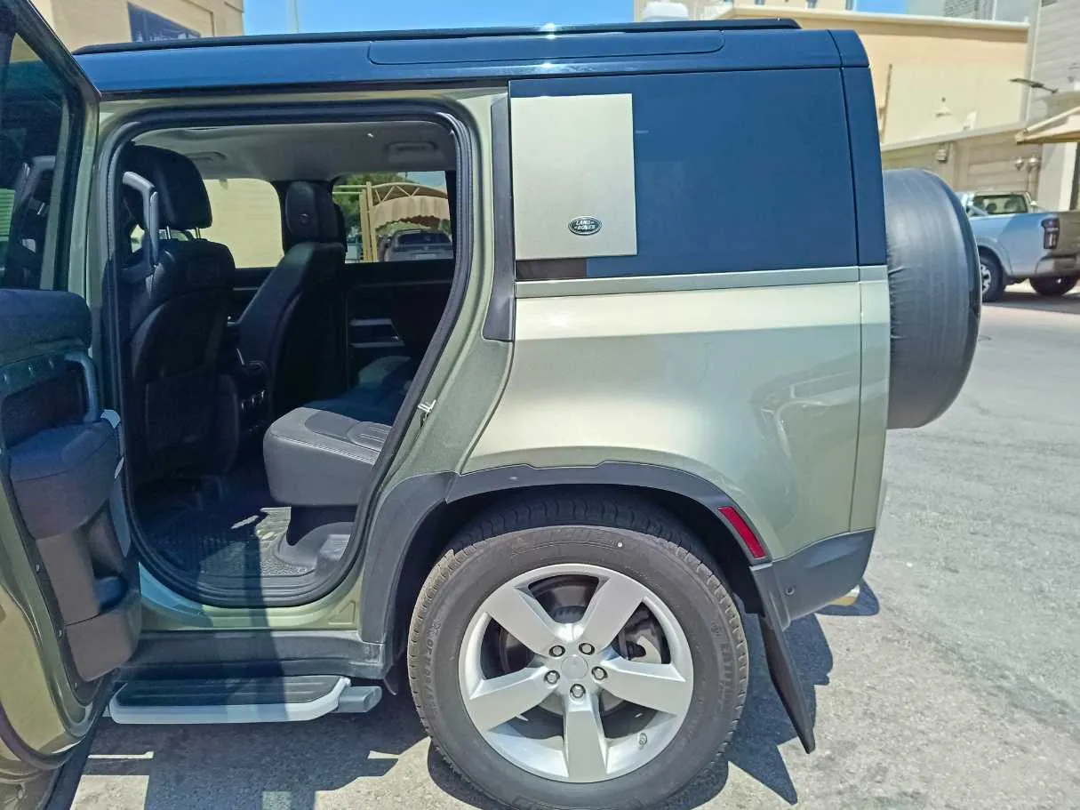 Car image 17