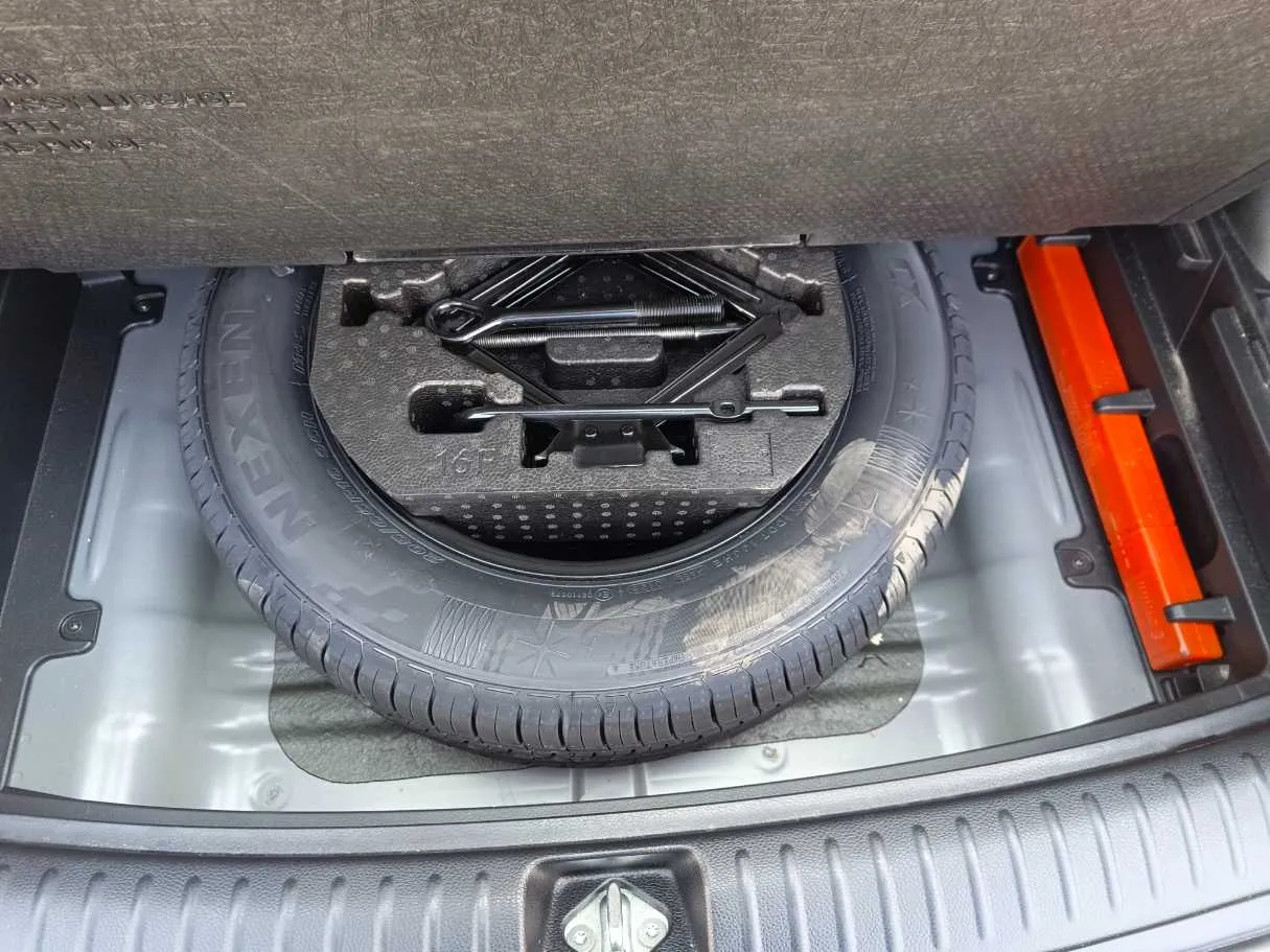 Car image 35
