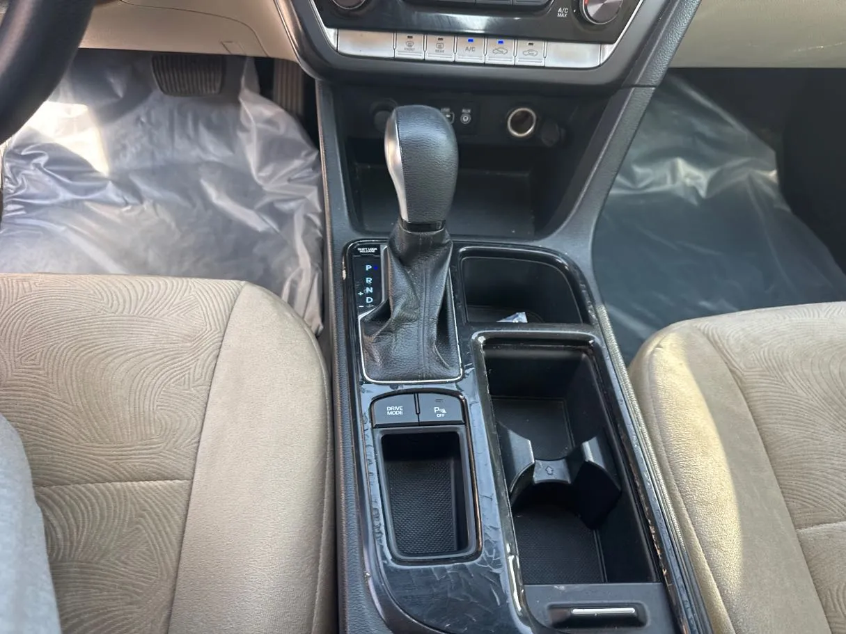Car image 15
