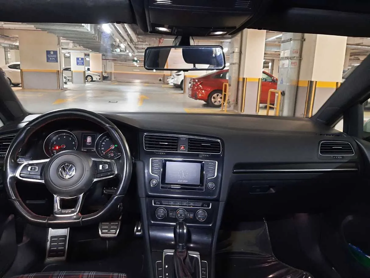 Car image 15