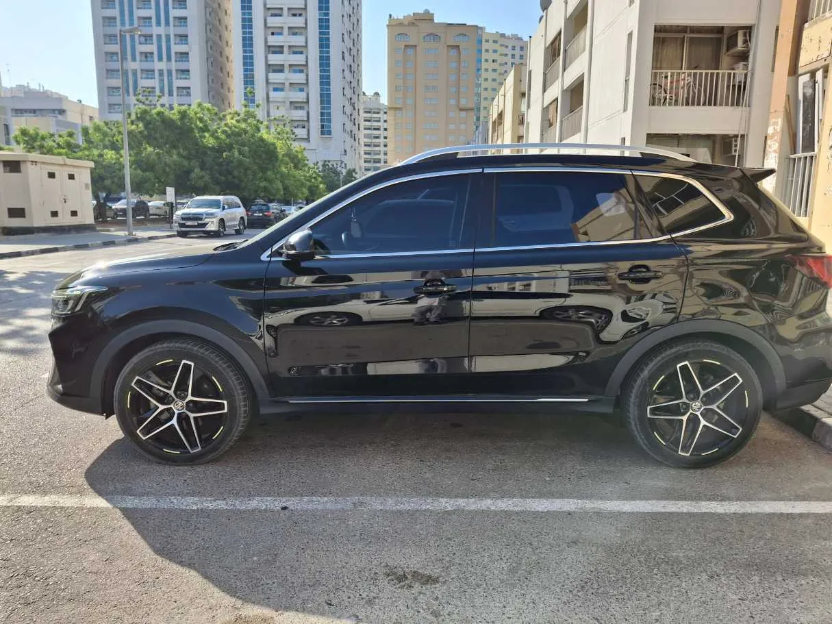 Car image 4