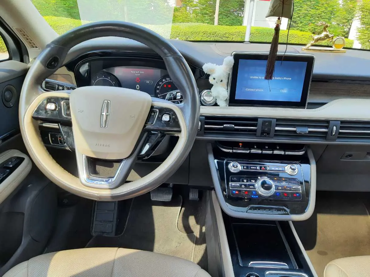 Car image 16