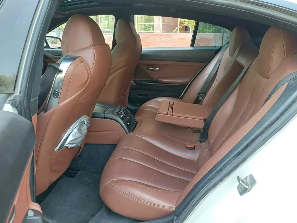 Car image 13