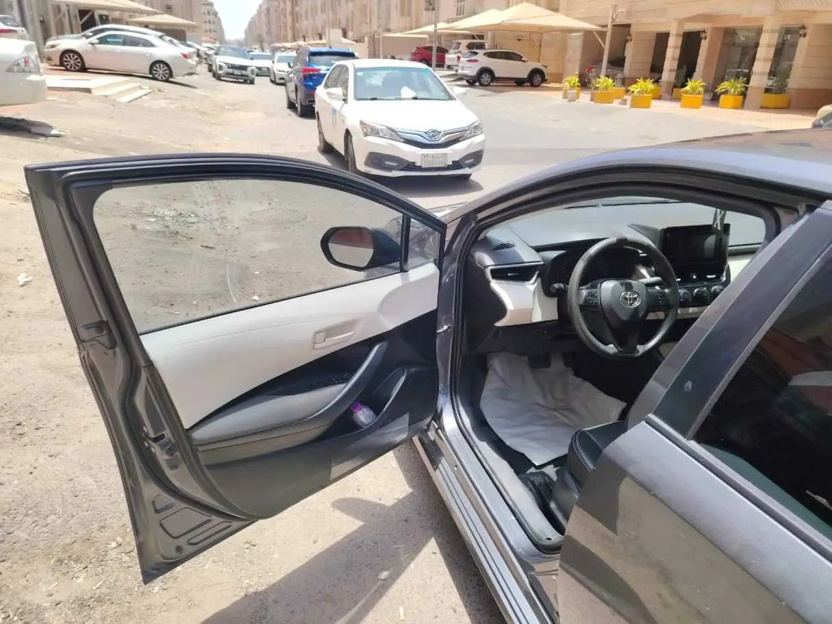 Car image 11
